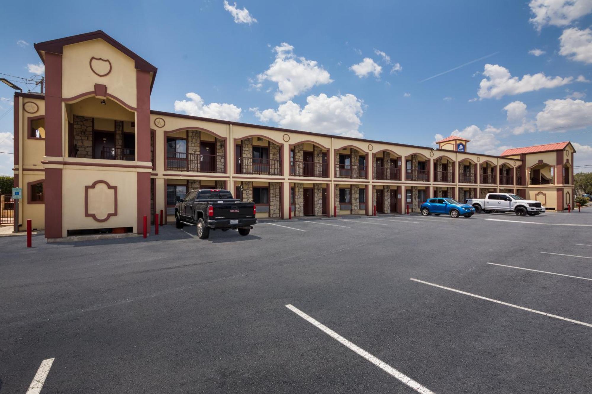 Americas Best Value Inn Buda Zewnętrze zdjęcie